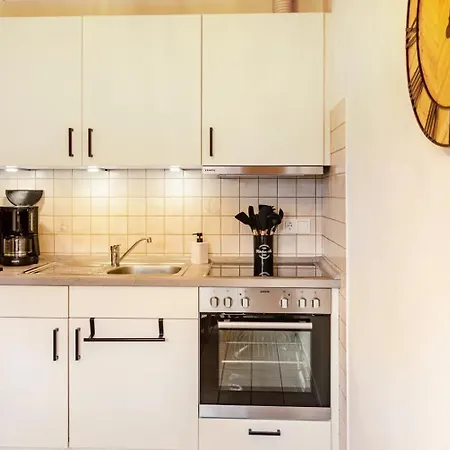 Huebsche Ferienwohnung In Nessmersiel, Mit Balkon, Wlan, Haustiere Gestattet.